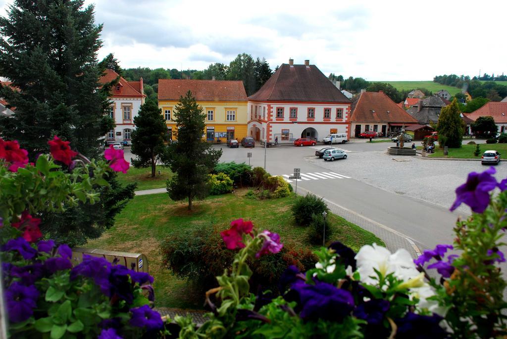 Hostinec A Penzion U Rezku Jistebnice Exterior photo